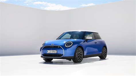 2025 Mini Cooper electric hatch revealed with up to 215 hp