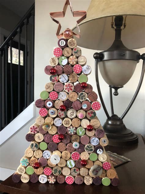 Wine cork tree | Wine cork christmas tree, Cork crafts christmas, Cork ...