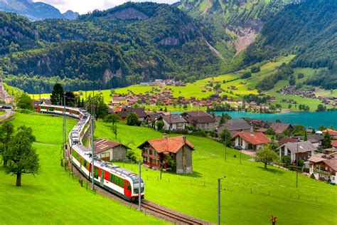 Légendaires Trains Suisses au Printemps - Les Voyages de Micheline