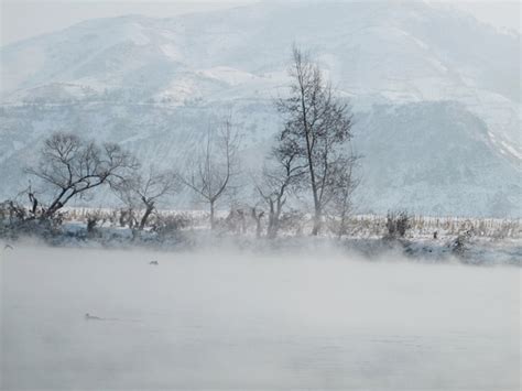 Photo, Image & Picture of The Yalu River Winter