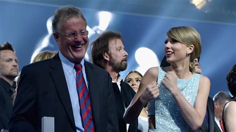 Taylor Swift Shares Hilarious Video of Her Dad at Eras Tour Show | Teen ...