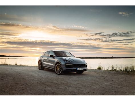 2023 Porsche Cayenne Pictures: | U.S. News