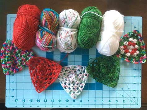 gemini stitches: Crochet Christmas Bunting