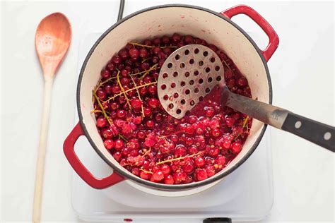 Easy Red Currant Jelly Recipe