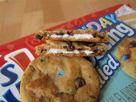 Review: Nabisco - Birthday Frosting Filled Chips Ahoy Cookies