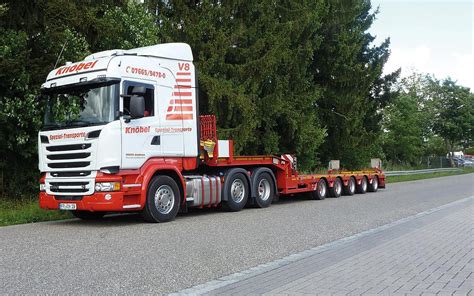 Low-bed truck - Knöbel Specialised Transport