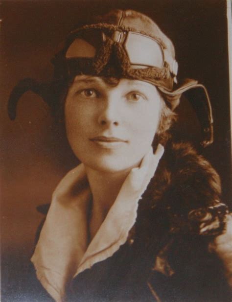 Amelia Earhart / Amelia Earhart Photo 002 - Fay wray and amelia earhart.