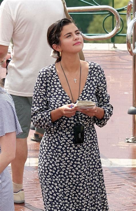 Selena Gomez Wears the Perfect Summer Vacation Hair Accessory in Capri ...