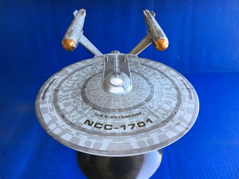 Review: Polar Lights ‘Star Trek: Discovery’ USS Enterprise Model ...