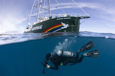 เรือเรนโบว์ วอร์ริเออร์ (The Rainbow Warrior) - Greenpeace Thailand