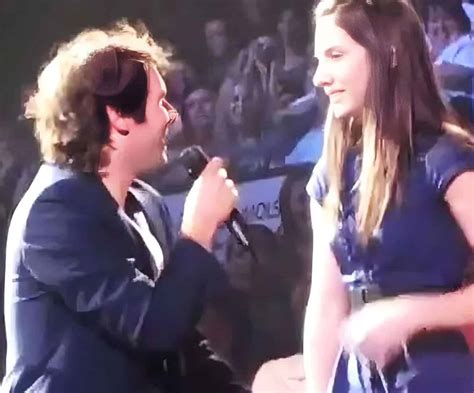 Josh Groban Invites Fan To Sing In Front Of Packed Stadium And She ...