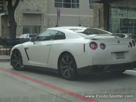 Nissan Skyline spotted in Dallas, Texas on 02/16/2012, photo 2