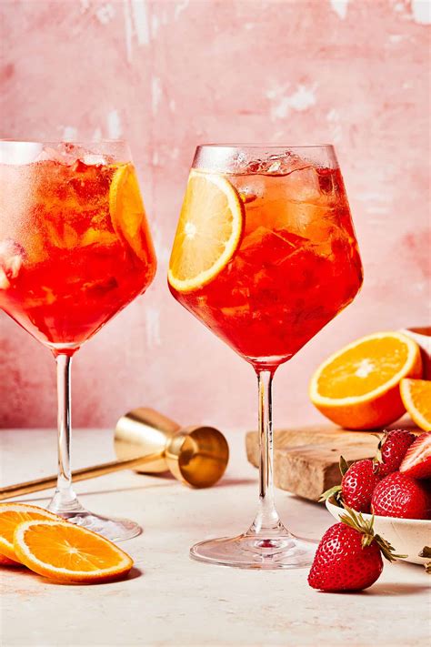 Strawberry Aperol Spritz - Kalejunkie