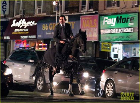 Keanu Reeves Performs This Crazy Stunt on a Horse for 'John Wick 3 ...