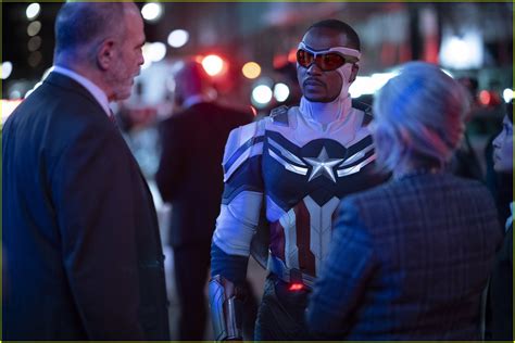 Anthony Mackie's Sam Wilson Debuts as Captain America - See the Poster ...