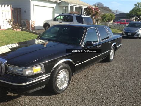 1996 Lincoln Town Car Signature Sedan 4 - Door 4. 6l