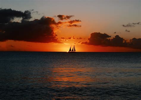 Serene Sunset Sail - HD Wallpaper