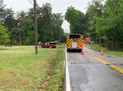 Three-vehicle crash at Baily Bridge and Turnerville blocks road | WRIC ABC 8News