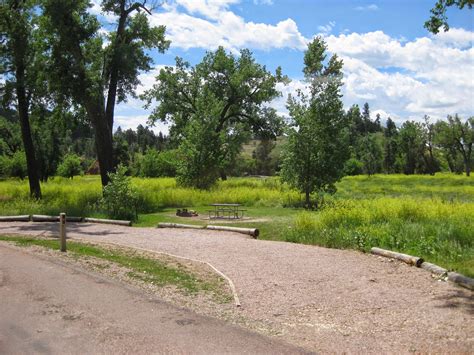 CampgroundCrazy: Belle Fourche River Campground, Devil's Tower, Wyoming