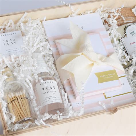 Pin by Studio Luxe on : studio luxe : | White gift boxes, White gifts ...