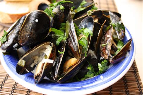 Mussels in White Wine Sauce {Gluten-Free}