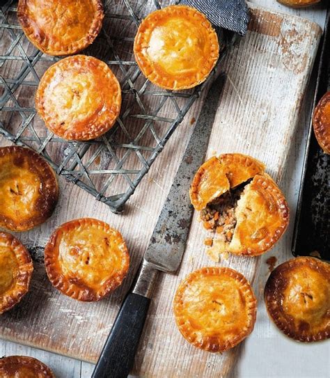 PIE IDEA: SAVOURY MINCE MEAT PIES, PERFECT FOR THE WEEKEND