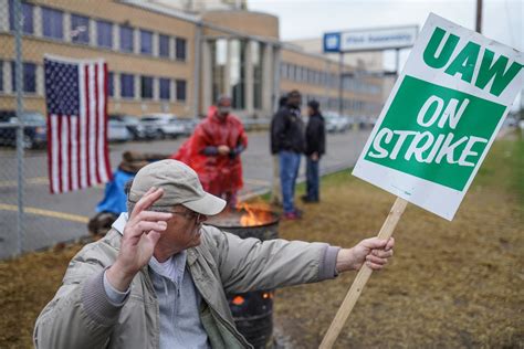 UAW strike: Workers ratify new contract with General Motors