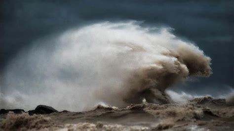 Furious waves during Lake Erie storms look like giant mountain ...