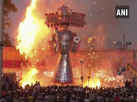 Dussehra 2017: Ravana effigies set ablaze, Modi says people should ...