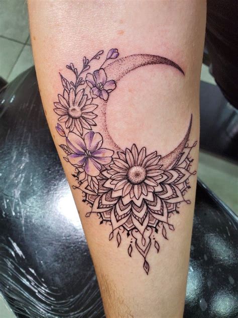 Aggregate more than 87 mandala feminine moon tattoo designs latest - in ...