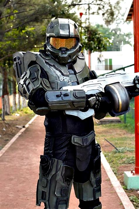 Halo 4 Master Chief cosplay by UlyKompean on DeviantArt