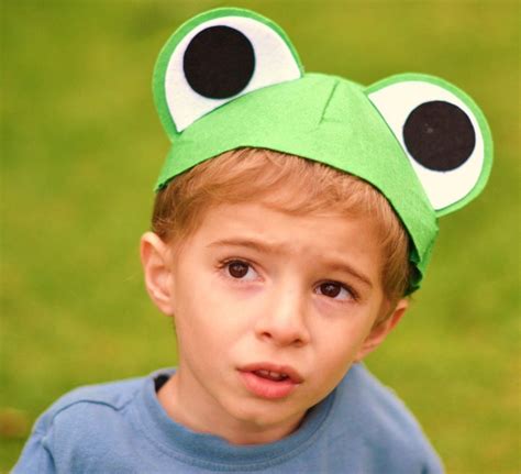 my vbs class is the "fantastic frogs" - how cute would they look in these :) | Toddler hats girl ...