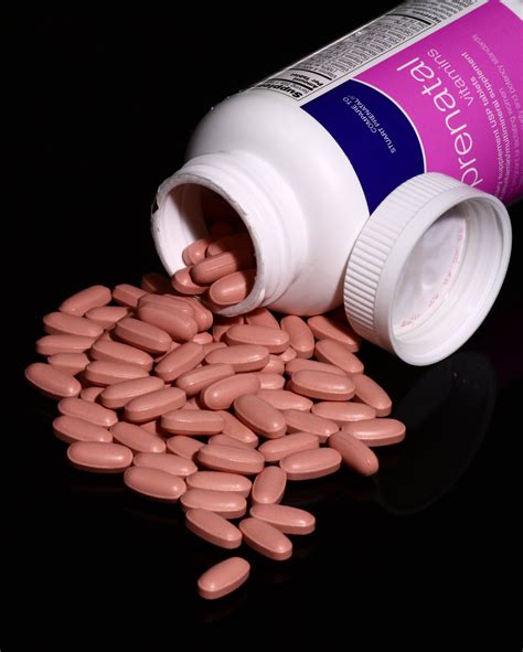 File:Prenatal vitamin tablets.jpg - Wikimedia Commons