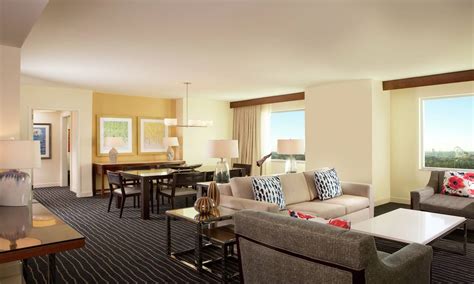 Rooms & Suites | Hilton Orlando