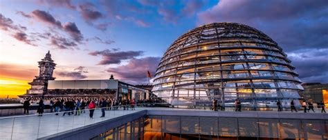 Premium Photo | Tourists near reichstag dome