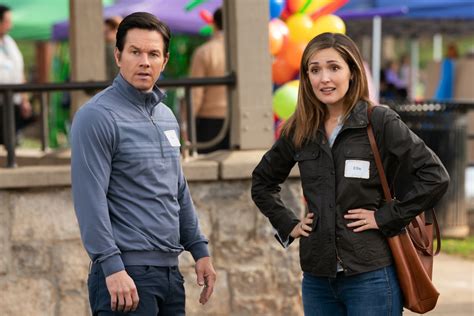 Apprentis Parents : un trailer pour la comédie avec Mark Wahlberg et Rose Byrne