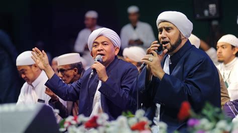 FULL DUET MAESTRO SHOLAWAT HABIB SYECH BERSAMA KH A SALIMUL APIP - YouTube