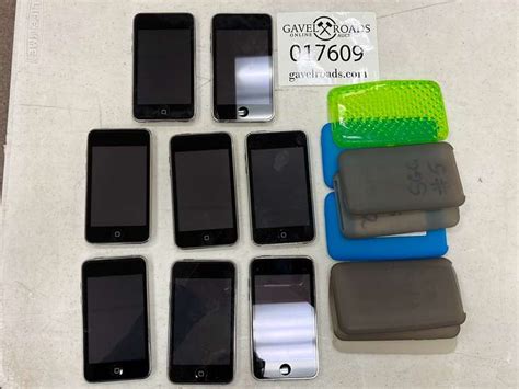 (8) 3rd Gen Apple iPod Touch 32 GB Devices & Assorted Cases - Gavel ...