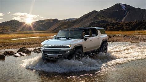 GMC offers more 2024 Hummer EV SUV details, photos - Autoblog