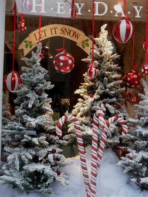 Christmas window display, Christmas shop displays, Holiday window display