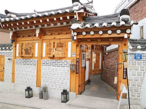 On why I decided to tour Bukchon Hanok Village without renting a hanbok