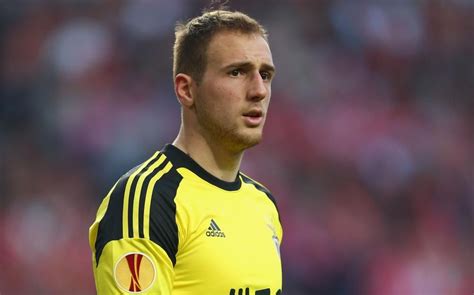 Benfica keeper Oblak suffers concussion | FourFourTwo