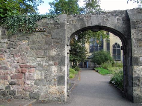 Monument Of The Moment - The Flodden Wall - Cludgie - Photos 'n Stuff