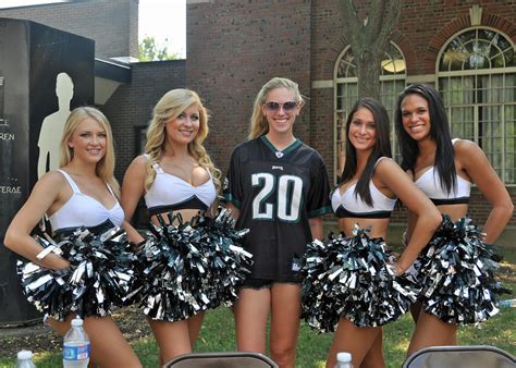 Cheerleaders and Sport Girls: Philadelphia Eagles Cheerleaders Say Hello