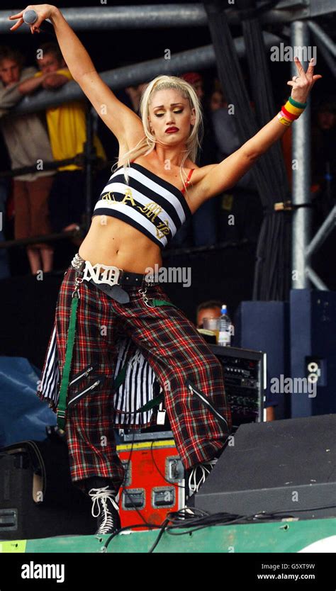 Glastonbury Festival 2002 - No Doubt / Gwen Stefani Stock Photo - Alamy