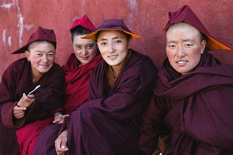 Eye-Opening Photos Offer a Rare Glimpse of Everyday Life on a Tibetan Plateau | My Modern Met