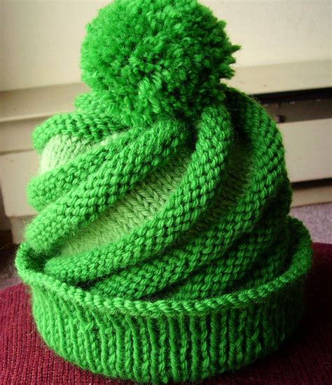 Swirl Hat Crochet Pattern Swirl Ski Hat Knitting Pattern - mecrochet.com