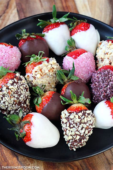 Easy Chocolate Covered Strawberries | The Rising Spoon