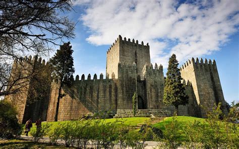 Guimarães Castle Portugal Maps at Portugal