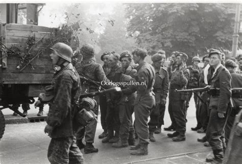 Original WWII German PK-Foto 'Battle of Arnhem' - Oorlogsspullen.nl - Militaria shop